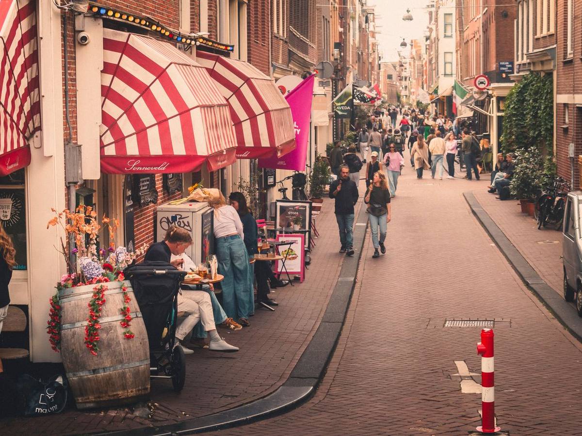 Terras aan de gracht, Amsterdam